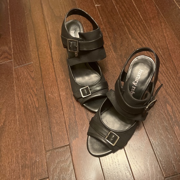 Heels - Picture 4 of 6